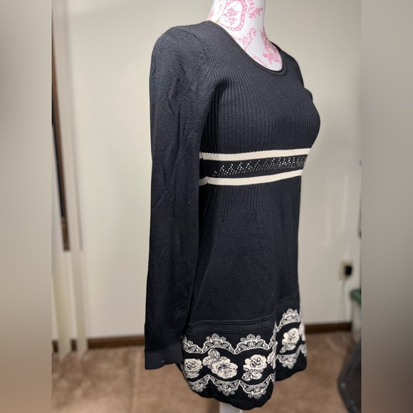 Cashmere Wool Black Sweater Dress Cream Lace Detail – Elegant Long Sleeve Knit - Picture 4 of 6